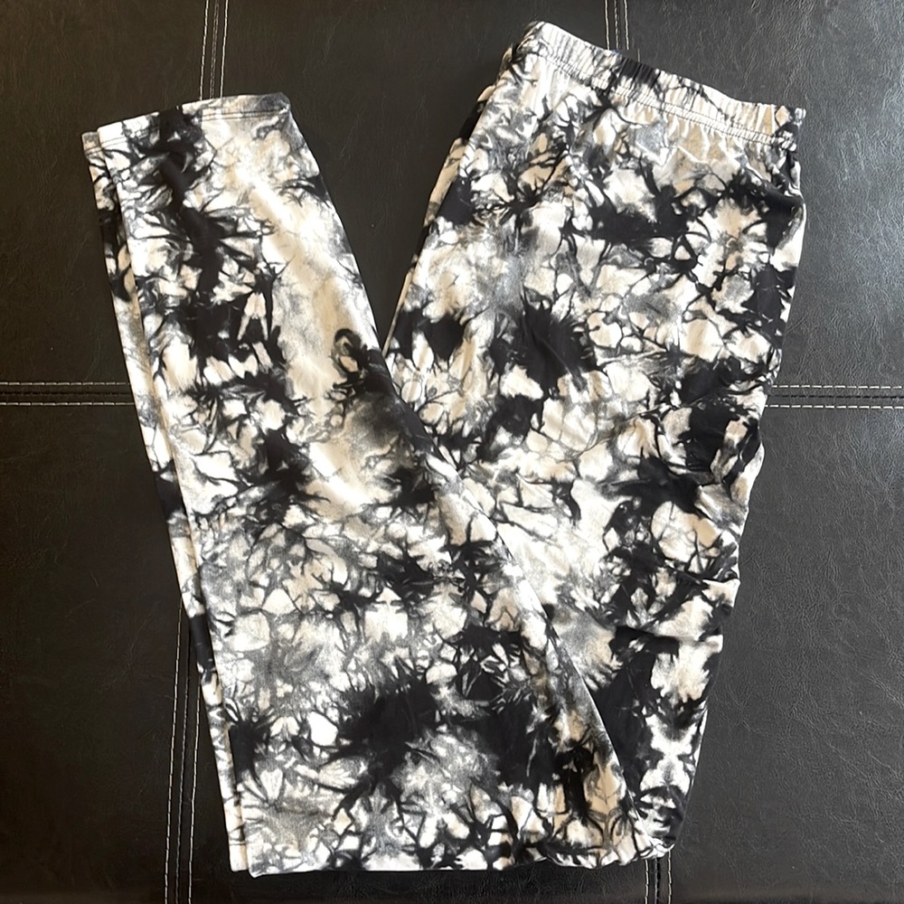New with tags size 3x-5x buttery soft leggings